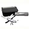 Set compacto de navaja multiusos metálica y linterna de mano en estuche protector, indispensable entre los utensilios para acampar al aire libre