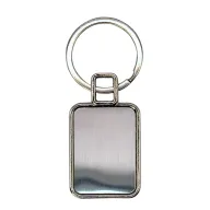 Llavero metálico rectangular de superficie pulida con enganche reforzado, diseñado para grabado de llaveros promocionales empresariales