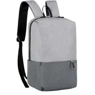 Toma fotográfica de backpack nash promocional, ideal para personalización de marca.